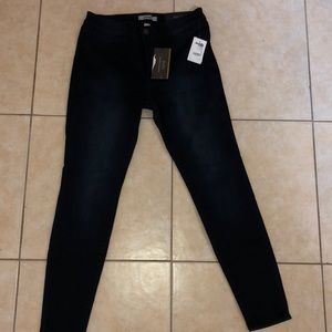 Dark blue skinny jeans🥰